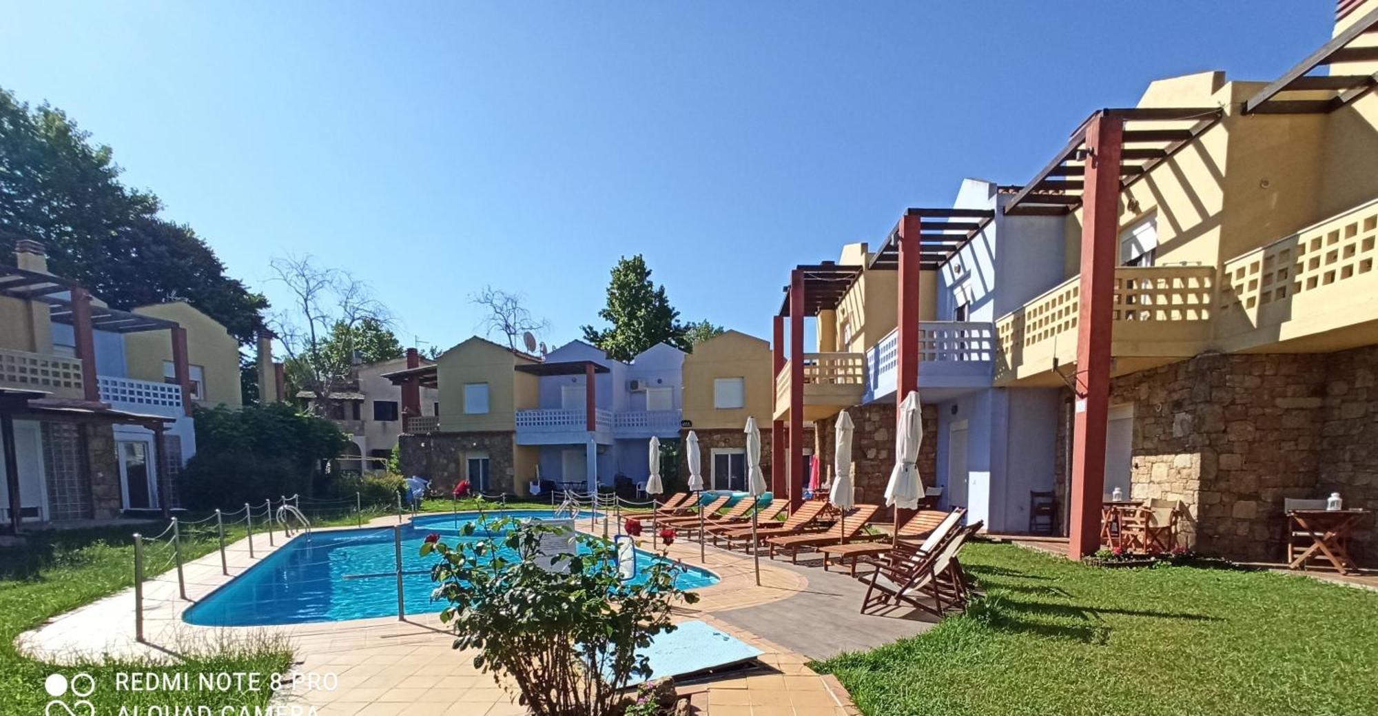 Ydna Family Hotel Apartments ポッシディ エクステリア 写真